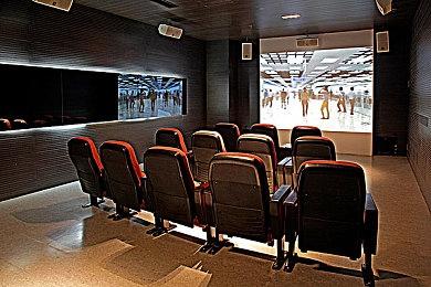 《我们之中》联动《如龙》桐生一马演唱名曲《像笨蛋一样》